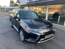 Schwarz Gebraucht 2019 Mitsubishi Outlander P-HEV Top SUV | 25.690 € (Fairer Preis)