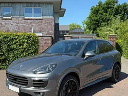 Grau Gebraucht 2016 Porsche Cayenne SUV | 45.700 € (Teuer)