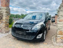 Schwarz Gebraucht 2010 Renault Scénic III Dynamique Van / Kleinbus | 3.980 € (Fairer Preis)