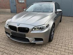 Grau Gebraucht 2015 BMW M5 Competition Edition Limousine | 48.900 € (Fairer Preis)