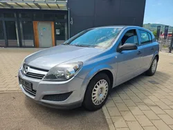 Grau Gebraucht 2009 Opel Astra Edition Limousine | 2.890 € (Fairer Preis)