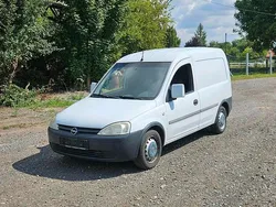 Weiß Gebraucht 2003 Opel Combo Van / Kleinbus | 2.800 € (Teuer)