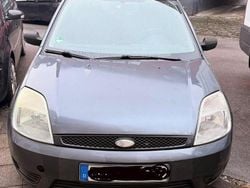 Grau Gebraucht 2004 Ford Fiesta Limousine | 900 € (Guter Preis)