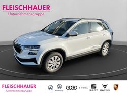 Weiss Gebraucht 2025 Skoda Karoq Selection SUV | 33.990 € (Fairer Preis)