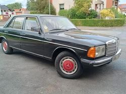 Schwarz Gebraucht 1982 Mercedes 240 Limousine | 5.500 €