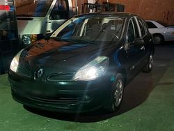Schwarz Gebraucht 2006 Renault Clio III Kleinwagen | 2.199 € (Fairer Preis)