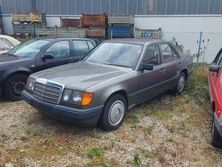 Grau Gebraucht 1986 Mercedes E260 Limousine | 1.990 €