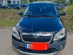 Schwarz Gebraucht 2012 Skoda Roomster Scout Kombi | 4.600 €