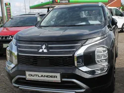 Kristallschwarz Neu 2025 Mitsubishi Outlander P-HEV Edition SUV | 57.560 € (Teuer)