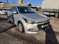 Silber Gebraucht 2016 Hyundai i20 Passion Limousine | 9.000 € (Fairer Preis)