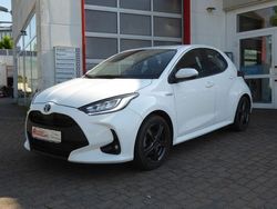 Weiß Gebraucht 2021 Toyota Yaris Hybrid Club Limousine | 19.900 € (Fairer Preis)
