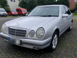 Grau Gebraucht 1997 Mercedes E230 Limousine | 2.100 € (Etwas zu teuer)