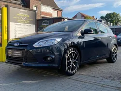 Grau Gebraucht 2013 Ford Focus Trend Limousine | 6.950 € (Fairer Preis)