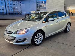 Silber Gebraucht 2013 Opel Astra Edition Limousine | 6.299 € (Fairer Preis)