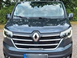 Grau Gebraucht 2023 Renault Trafic Signature Van | 41.300 € (Etwas zu teuer)