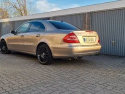 Beige Gebraucht 2005 Mercedes E240 Elegance Limousine | 7.500 € (Etwas zu teuer)