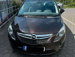 Braun Gebraucht 2013 Opel Zafira Tourer Van / Kleinbus | 7.450 € (Etwas zu teuer)