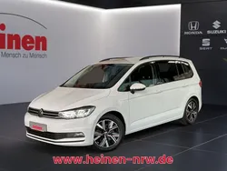 Weiß Gebraucht 2023 VW Touran Comfortline Van / Kleinbus | 32.909 € (Teuer)