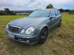 Blau Gebraucht 2005 Mercedes E240 Avantgarde Kombi | 9.999 € (Teuer)
