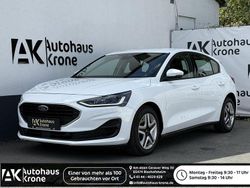 Weiß Gebraucht 2022 Ford Focus Cool & Connect Limousine | 12.990 € (Teuer)