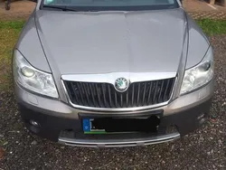 Grau Gebraucht 2010 Skoda Octavia Scout 4x4 Kombi | 6.800 € (Etwas zu teuer)