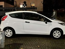 Weiß Gebraucht 2014 Ford Fiesta Ambiente Limousine | 7.950 € (Fairer Preis)