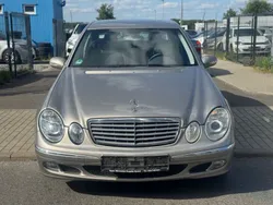 Grau Gebraucht 2003 Mercedes E240 Elegance Limousine | 4.990 € (Fairer Preis)