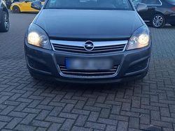 Grau Gebraucht 2010 Opel Astra Kombi | 2.250 € (Guter Preis)