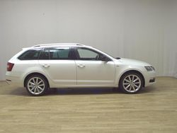Weiss Gebraucht 2020 Skoda Octavia Soleil Kombi | 14.480 € (Guter Preis)