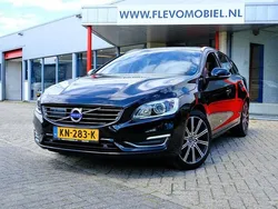 Schwarz Gebraucht 2016 Volvo V60 Kombi | 12.950 €
