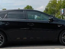 Schwarz Gebraucht 2019 Toyota Auris Hybrid Cool Limousine | 16.300 € (Fairer Preis)