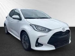 Schneeweiss Neu 2025 Toyota Yaris Hybrid Kleinwagen | 28.000 € (Etwas zu teuer)