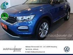 Ravennablau metallic/schwarz Gebraucht 2018 VW T-Roc Style SUV | 21.970 € (Teuer)
