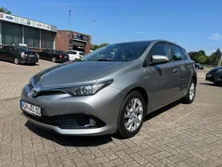 New medium silver/ grey Gebraucht 2016 Toyota Auris Hybrid Edition-S Kleinwagen | 12.480 € (Fairer Preis)
