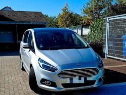Silber Gebraucht 2019 Ford S-MAX Titanium Van / Kleinbus | 20.999 € (Superpreis)