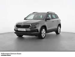 Graphitegrau metallic met. Gebraucht 2024 Skoda Karoq Selection SUV | 27.450 € (Guter Preis)