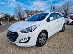 Weiß Gebraucht 2017 Hyundai i30 Style Kombi | 7.400 € (Guter Preis)