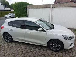 Weiß Gebraucht 2021 Ford Focus ST-Line Limousine | 16.400 € (Teuer)