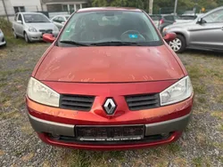 Rot Gebraucht 2003 Renault Mégane II Authentique Limousine | 999 € (Guter Preis)
