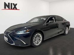 Graphite black Gebraucht 2024 Lexus ES300 Luxury Line Limousine | 59.900 €
