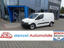 Weiss Gebraucht 2017 Peugeot Partner Van / Kleinbus | 11.790 €