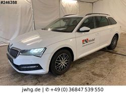 Weiß Gebraucht 2022 Skoda Superb Ambition Kombi | 15.490 € (Guter Preis)