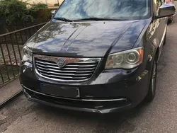 Grau Gebraucht 2012 Lancia Voyager Silver Van / Kleinbus | 6.600 € (Etwas zu teuer)