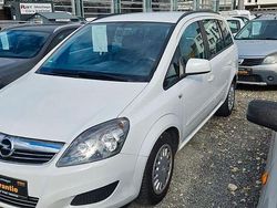 Weiß Gebraucht 2012 Opel Zafira Family Van / Kleinbus | 3.390 € (Fairer Preis)