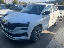 Moon weiß perleffekt Neu 2025 Skoda Karoq SportLine SUV | 40.495 € (Guter Preis)