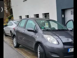 Schwarz Gebraucht 2011 Toyota Yaris Kleinwagen | 2.600 € (Fairer Preis)