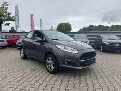 Grau Gebraucht 2016 Ford Fiesta Celebration Kleinwagen | 4.500 € (Guter Preis)