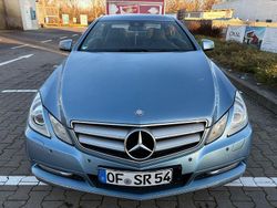 Blau Gebraucht 2011 Mercedes E220 Coupé | 10.980 € (Fairer Preis)