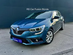 Blau Gebraucht 2018 Renault Mégane IV LIMITED Limousine | 11.590 € (Fairer Preis)