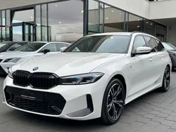 Alpinweiss iii Gebraucht 2024 BMW 330e M Sport Kombi | 42.890 € (Fairer Preis)